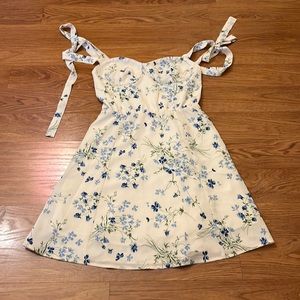 commense white and blue floral dress with tie straps, size xs